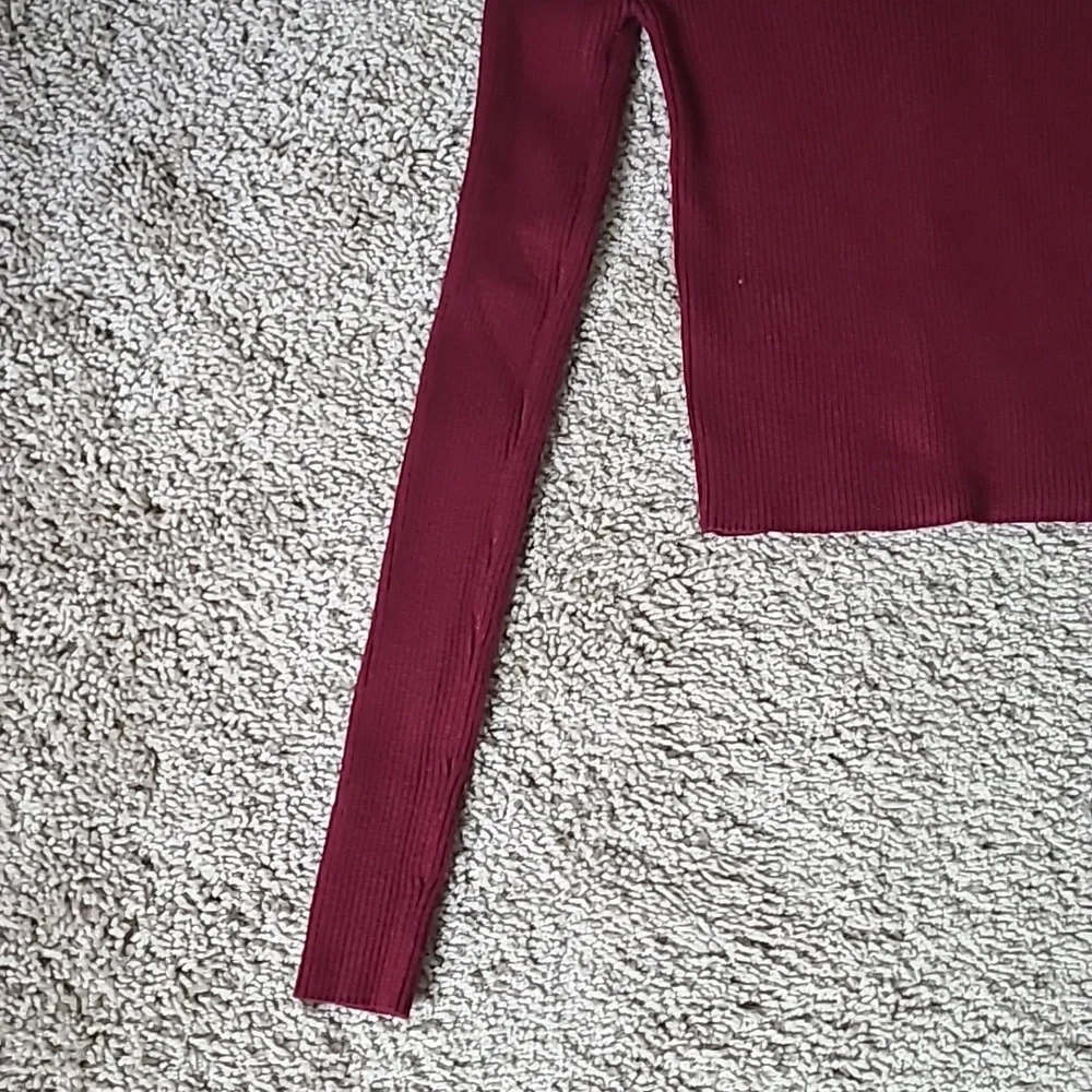 Fitted Ribbed Cropped Sweater